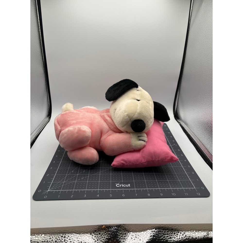 Peanuts Snoopy Sleeping Plush Pink Pajamas Pillow Cedar Fair 9 Inch Beagle Toy